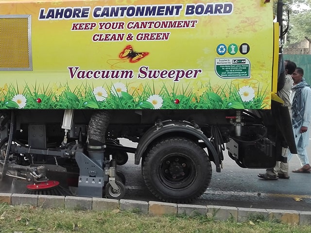 vacuum-road-sweeper-1-min